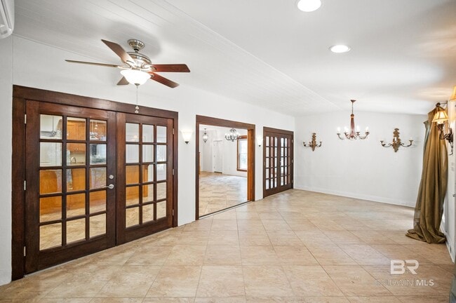 Building Photo - 491 Pine Ave