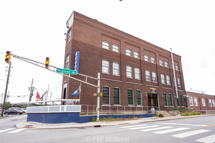 Primary Photo - Lofts on Madison