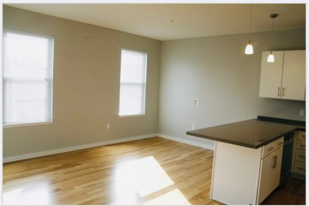 Hardwood floors - 20 Orleans St