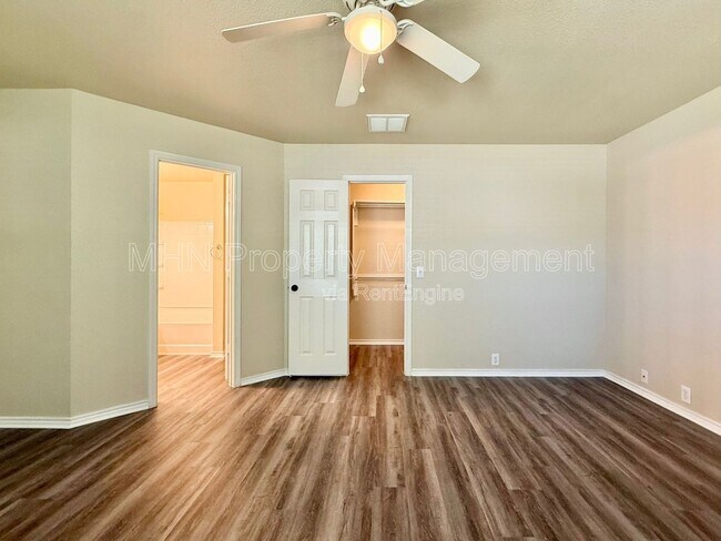 Building Photo - 9011 Timber Hunt