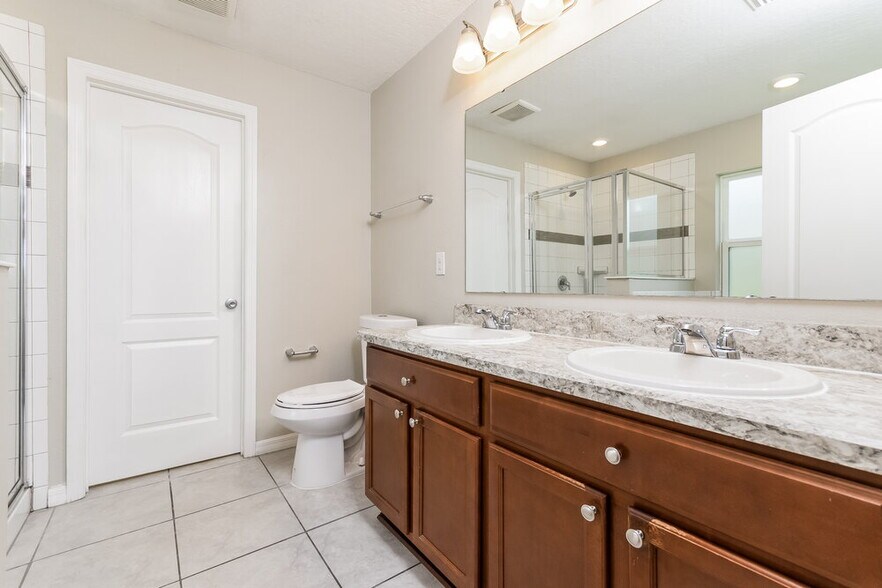 Building Photo - 295 Lake Lucerne Way