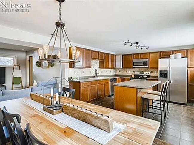 Building Photo - Charming Colorado Springs Home – Spacious ...