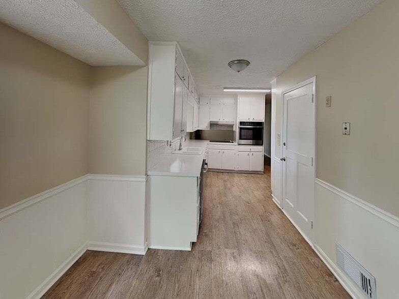 Building Photo - 5676 Crestwood Dr SW