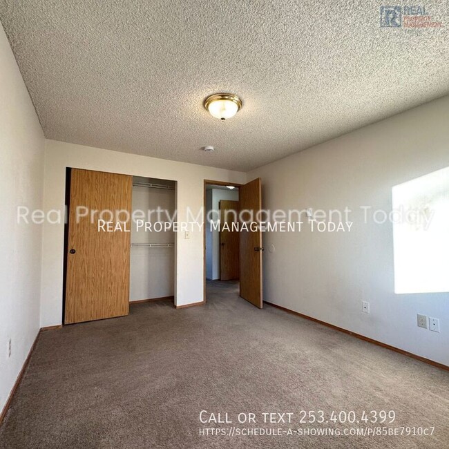 Building Photo - Great 2 Bedroom In Puyallup!