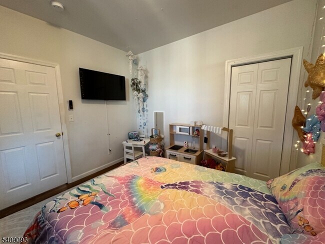 Building Photo - 144 Franklin St