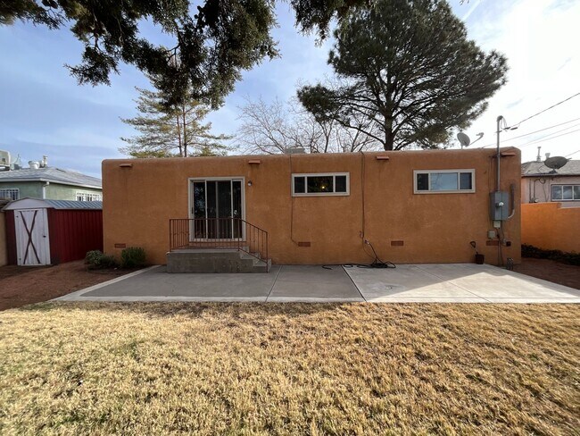 Building Photo - 4 Bedroom Single Story Home Available Near...