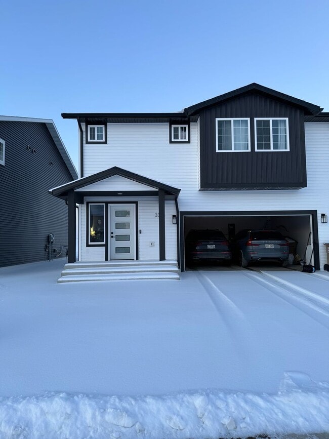 Primary Photo - Beautiful 3 bed 2.5 bath Townhome