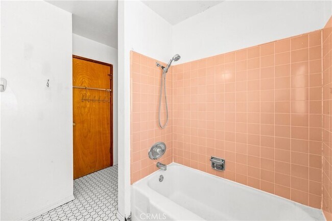 Building Photo - 454 N Shattuck Pl