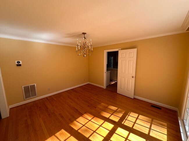 Building Photo - **West Durham 5bd / 3.5ba Oasis**