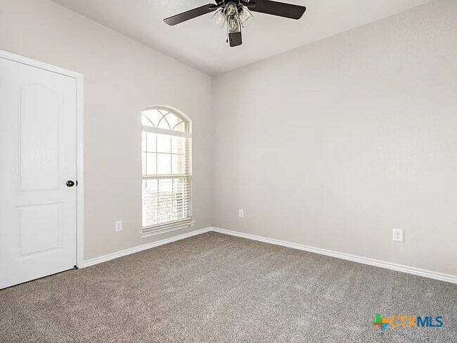 Building Photo - 602 Dred Roger Circle