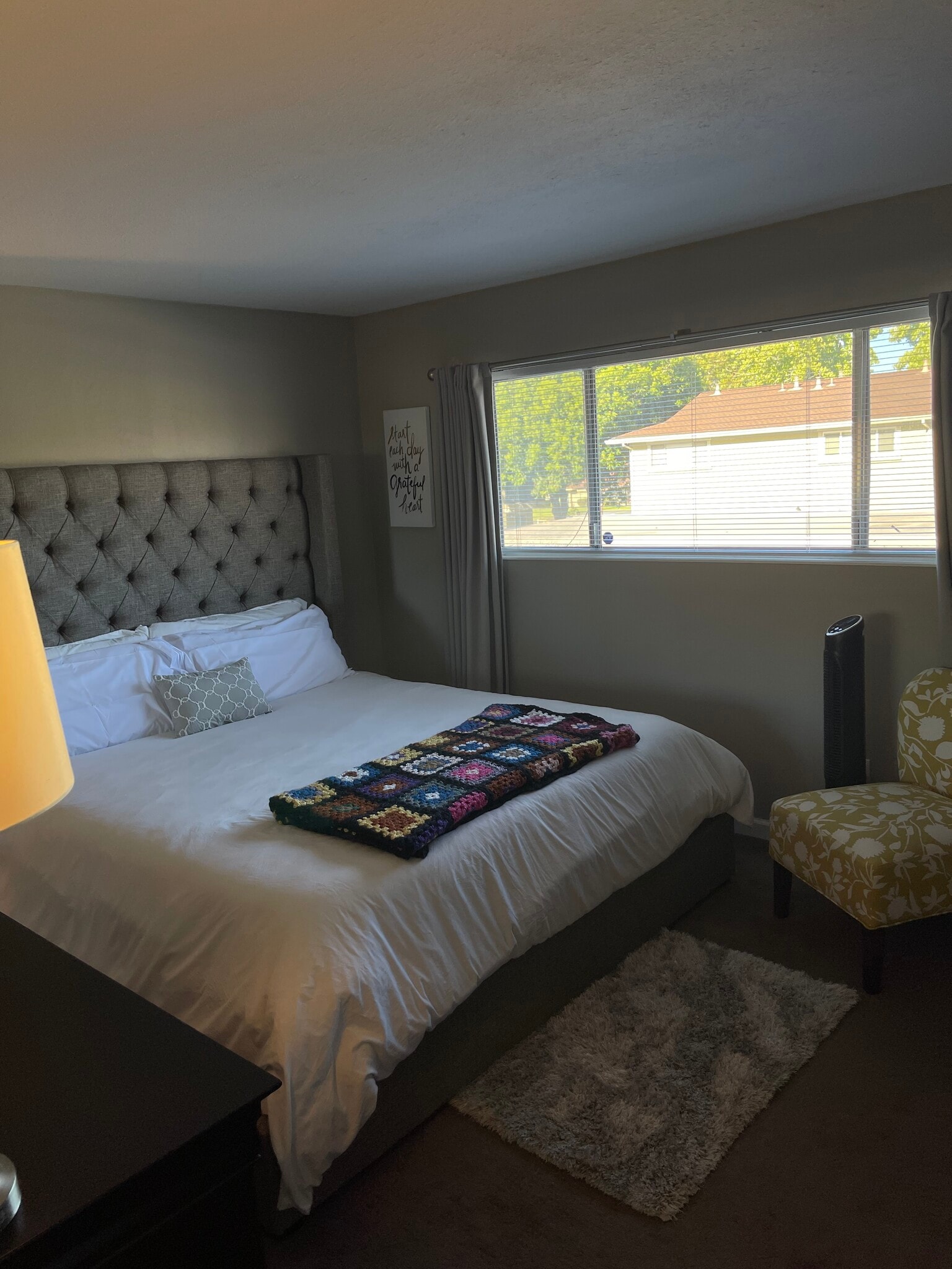 Large primary bedroom - 59 Meadowbrook Ave
