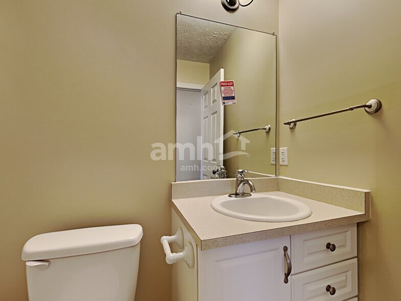 Building Photo - 9235 Sawgrass Dr