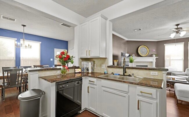 Building Photo - 7402 Hollister Rdg