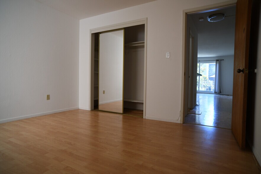 Bedroom Closet view - 125 Palm Ave