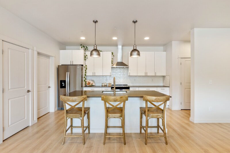 Building Photo - 2221 Willow Dr