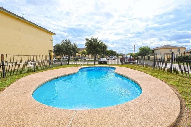 Building Photo - 1000 Ranchway Dr