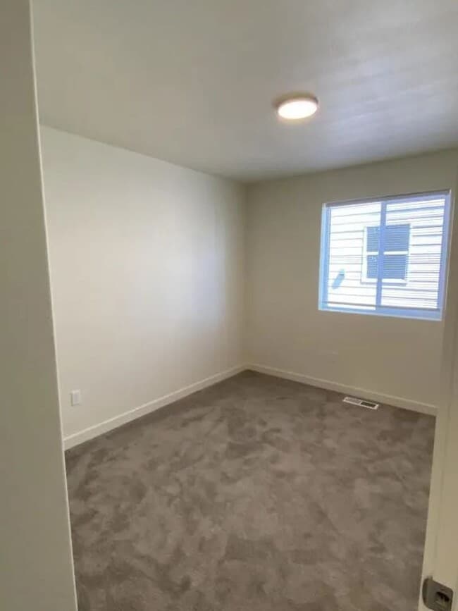 Building Photo - LanC01