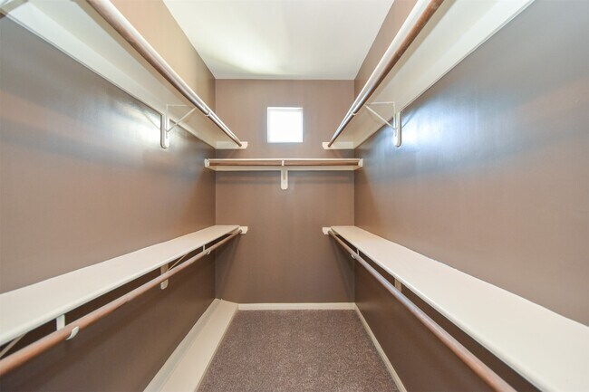 Building Photo - 1141 W 24th St