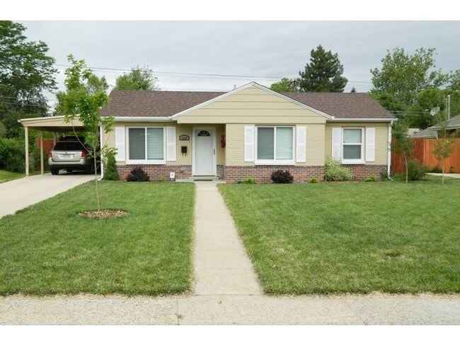 Building Photo - 3 bed/ 1 Bath in Desirable Park Hill Neighborhood