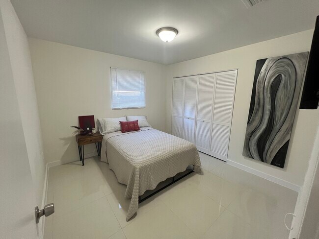 Building Photo - 1132 NW 38th St