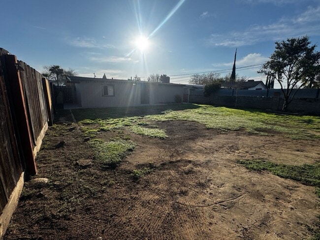 Building Photo - COZY HOME! APPLY NOW!