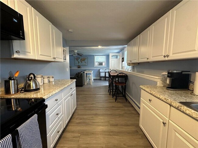 Building Photo - 40 Hemlock Ave