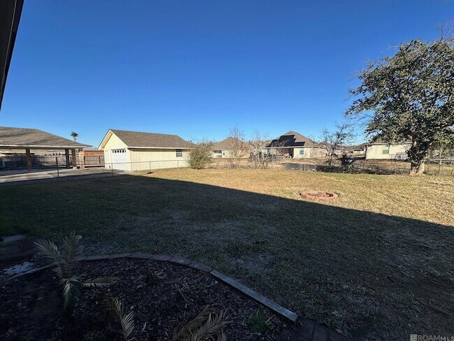 Building Photo - 1428 S Vista Ave