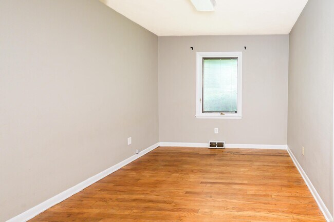 Building Photo - 117 N Hillsdale Dr
