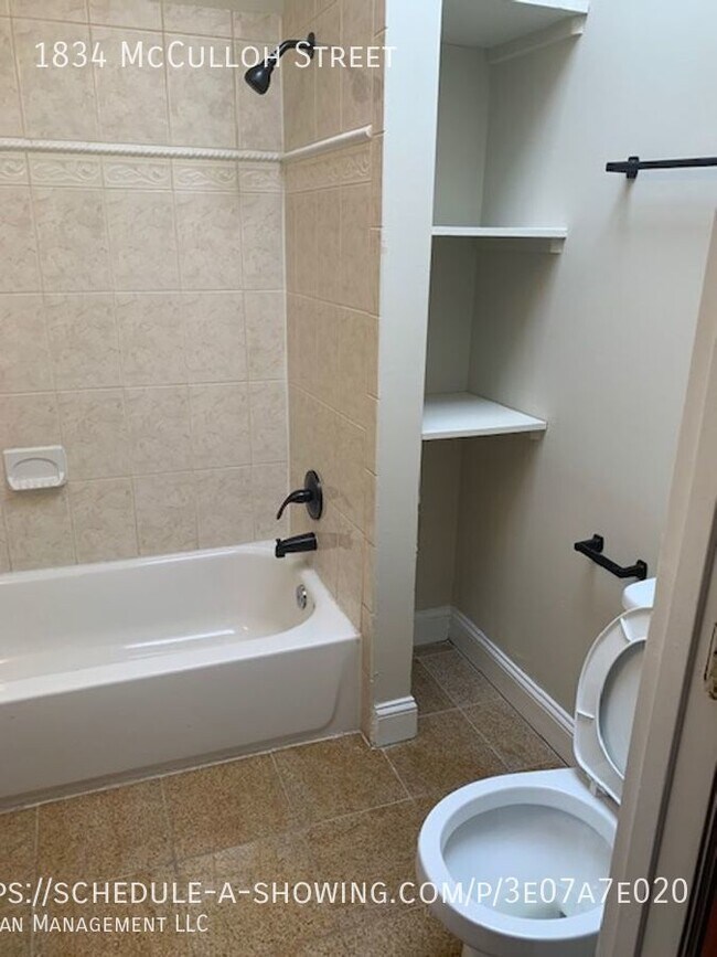 Building Photo - Enormous Rowhome in Madison Park - Close t...