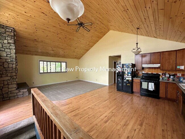 Building Photo - 159 Columbine Dr