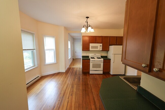 Building Photo - 72 Grampian Way