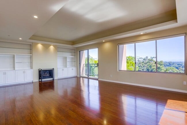 Building Photo - Amazing views from this gorgeous Bankers H...