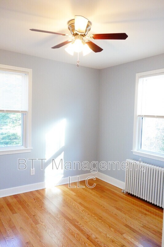Building Photo - 907 Hudson Ave