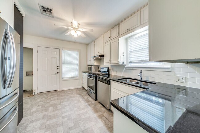 Building Photo - 136 Harmon Dr