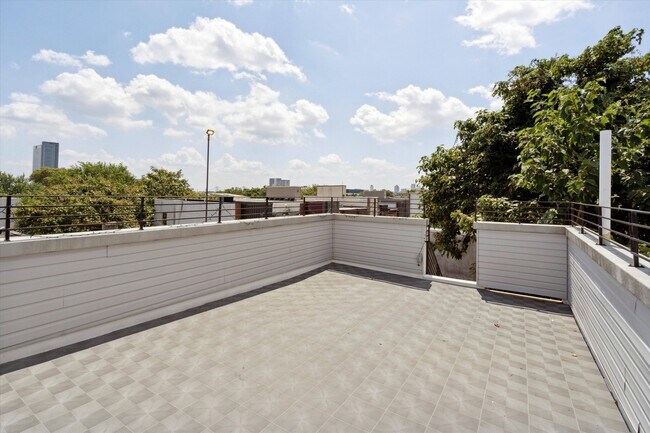 Building Photo - 1826 W Montgomery Ave