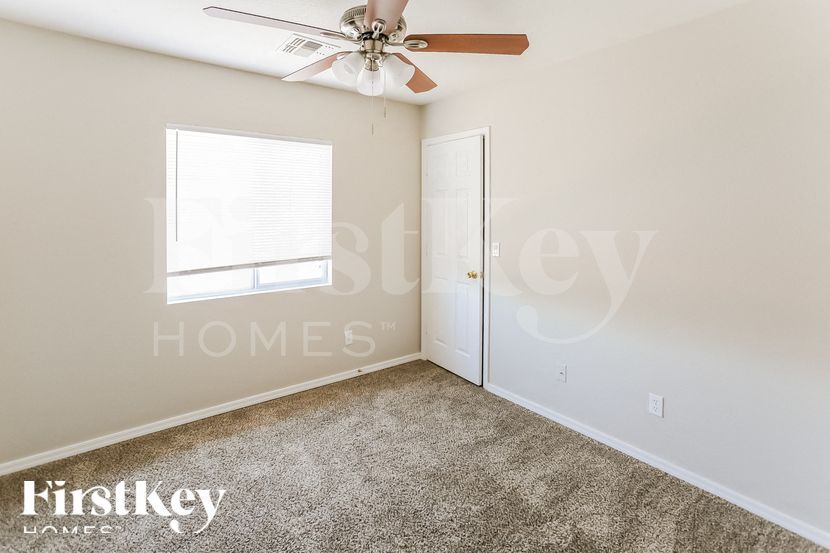 Building Photo - 1023 S 226th Dr