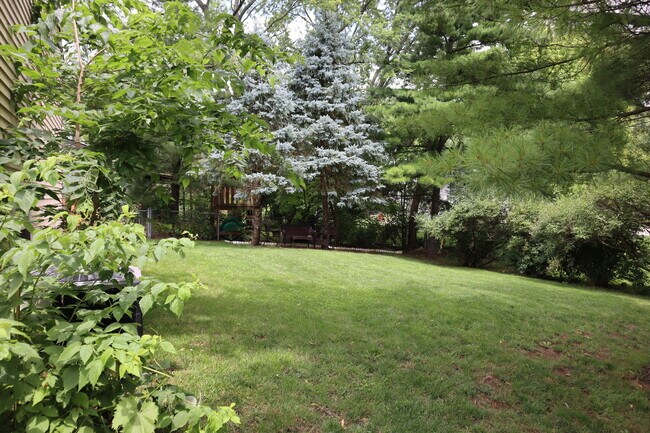 Building Photo - 7344 San Bonita Dr