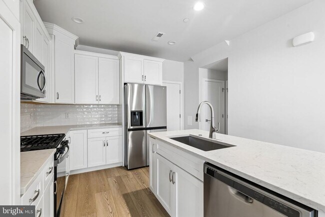 Building Photo - 2160 Northbank Pl