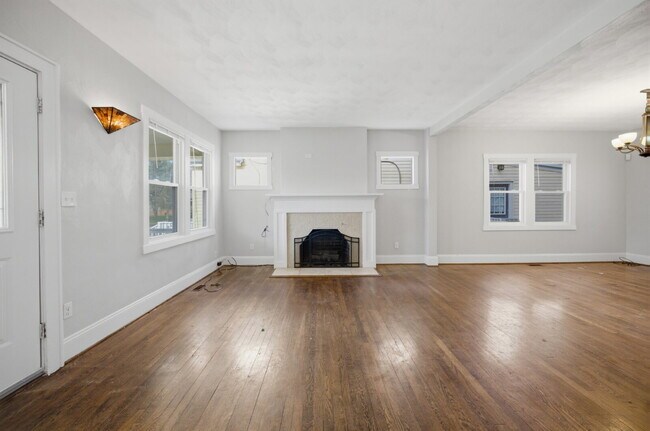 Building Photo - GORGEOUS 4 BED, 2.5 BATH HOME FOR RENT IN NORFOLK!