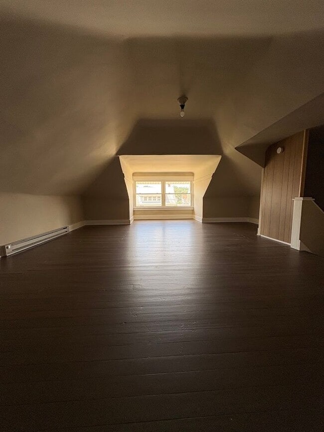 Building Photo - Four bedroom one bathroom home for rent