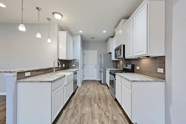 Building Photo - 1300 Catalan Rd