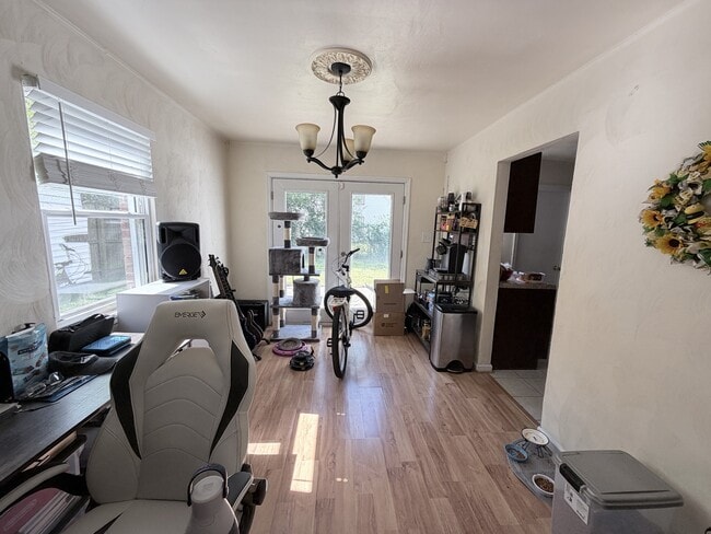 Building Photo - 3327 Lakecrest Rd