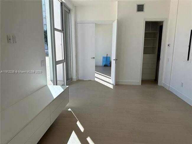 Building Photo - 881 Ocean Dr