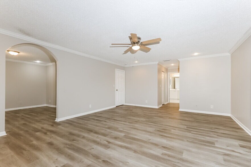 Building Photo - 6587 Rainwood Cove Ln