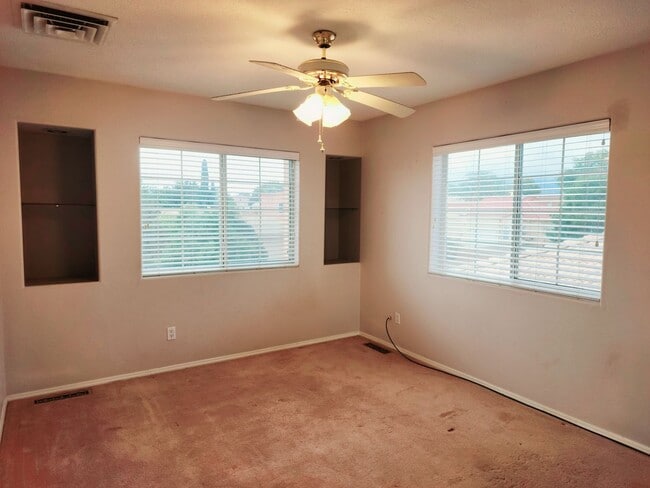 Building Photo - academy west 3 bedooms 2,5 baths
