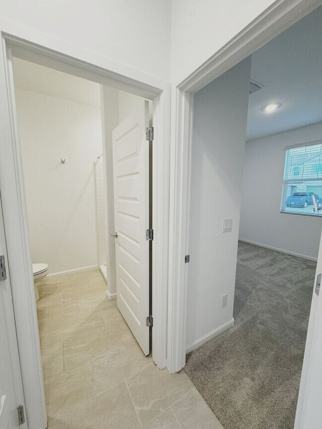 Building Photo - NEW 5 BEDROOM 3 BATHROOM HOME AVILABLE FOR RENT!