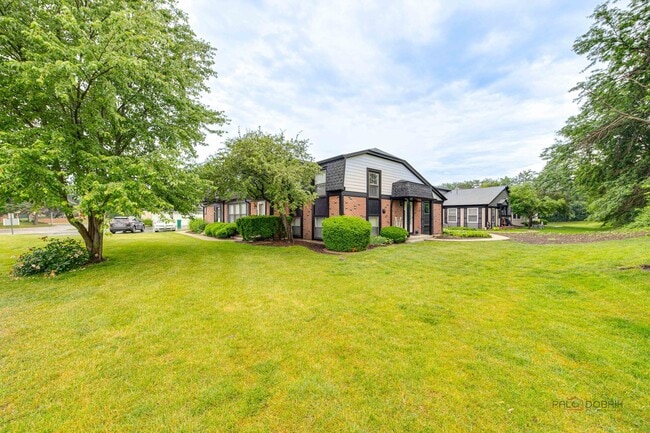 Building Photo - 1454 Inverrary Ln