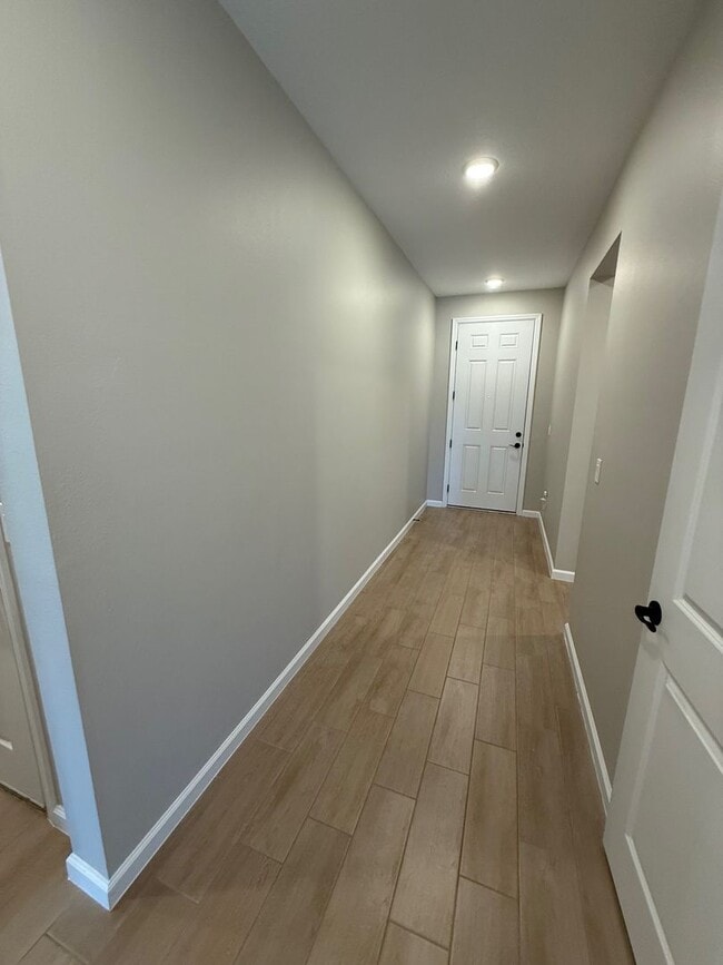 Building Photo - 4/3 Clermont Spacious Home-AVAILABLE 09/10/2026