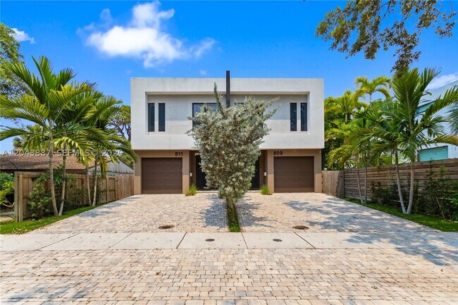 Building Photo - 809 SW 10th St