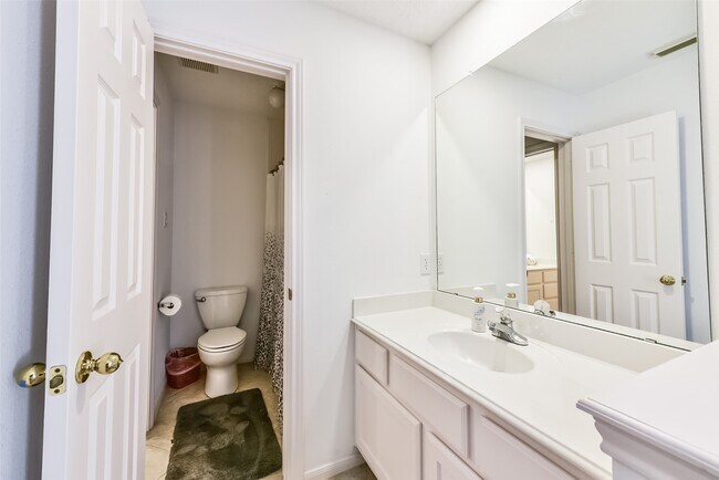Building Photo - 1322 Blackthorne Dr